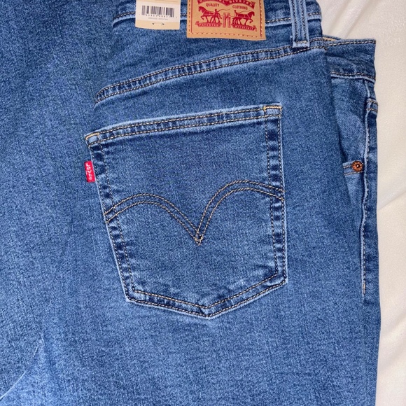 Levi’s Ribcage Bootcut Jeans - Picture 8 of 11